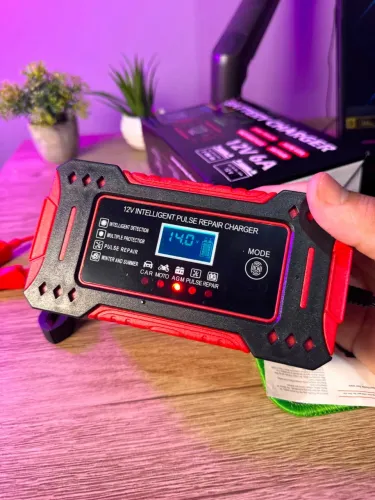 Carregador Inteligente de Bateria 12V com Reparo por Pulso - Display Digital