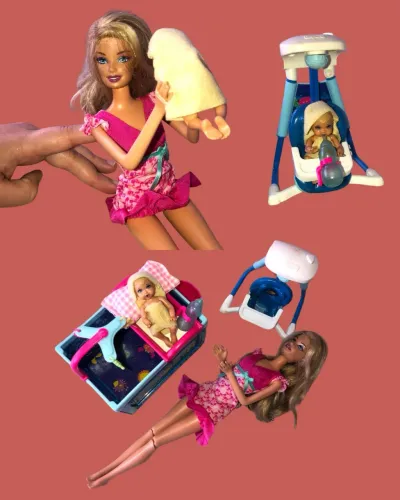 Barbie com bebê e acessórios 