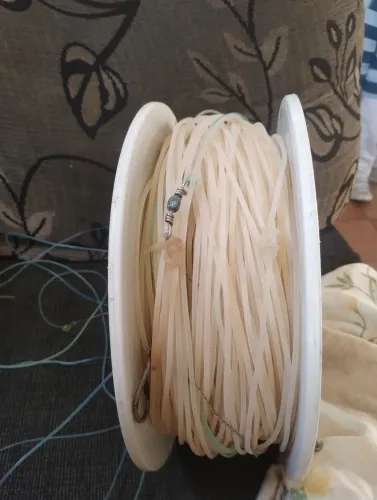 Linha e anzol de pescar