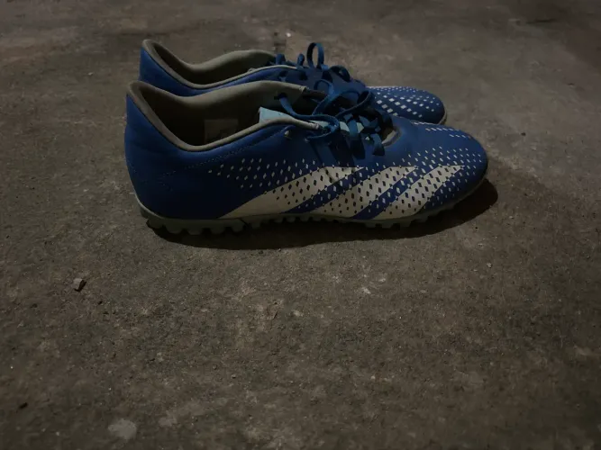 Chuteira de society Predator adidas