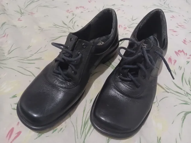 Sapato pizzare feminino com cadarço seminovo couro preto 34