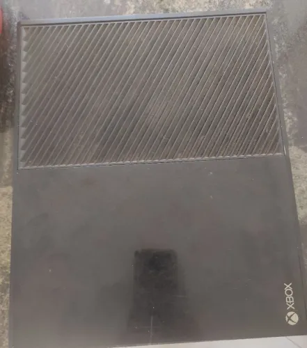 vendo Xbox One com dois controles e um Kinect