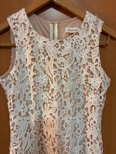 Vestido Calvin Klein renda P