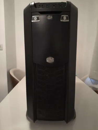 Gabinete Cooler Master