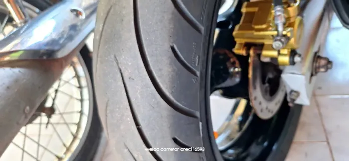 Hornet laranja muito conservado carburada