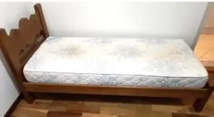 Cama de solteiro em madeira maciça Cerejeira + Colchão D33 Castor 0,8x1,38 metros