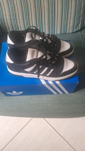 Tênis adidas