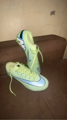 CHUTEIRA NIKE MERCURIAL CAMPO