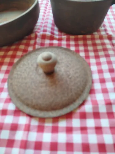 Frigideira de ferro antiguissima e papeirocom tampa c