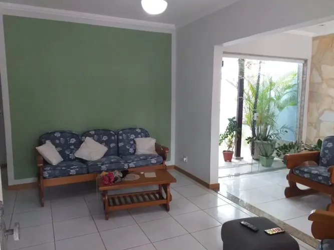 Oportunidade, casa linear com 3 quartos (suíte). Cond. Jardim Tropical. Bom local. Cód: 04