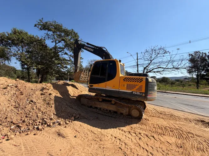 Escavadeira Hyundai 150 2023