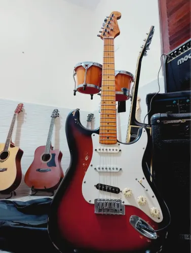 Guitarra SX Strato Vintage excelente estado