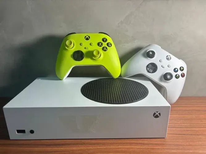 Xbox series S 512 gb + 2 controles