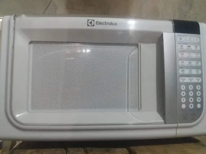 Microondas da Electrolux de 31 L.em otimo estado.