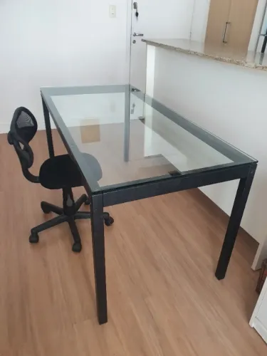 Mesa com tampo de vidro 160x80