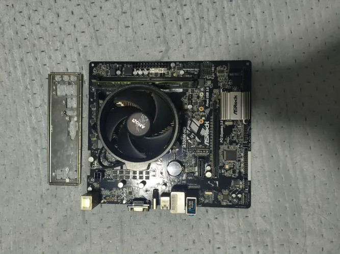 Ryzen 3200g a320m Asrock 8GB