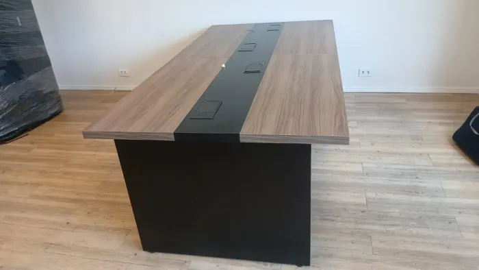 Mesa de trabalho com 4 estação 