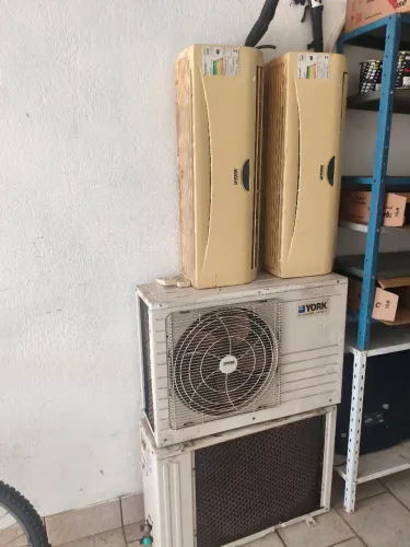 Ar condicionado 12.000btu york ( foi retirado funcionando, porém tem 3 anos parado.