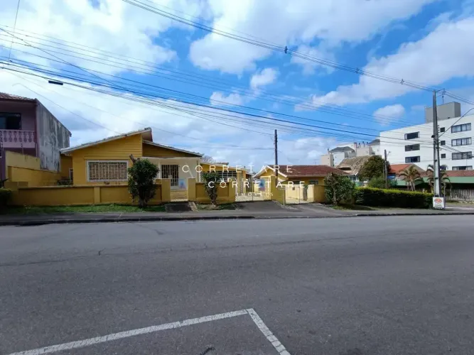 Imóvel para venda possui 518 metros quadrados em Novo Mundo - Curitiba - PR
