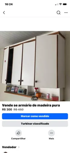 Armário de madeira pura