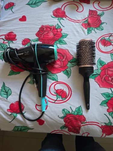 Secador de cabelo + Escova