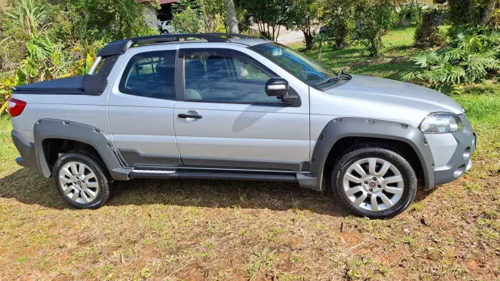 Fiat Strada Adventure1.8/ 1.8 Locker Flex CD 2015