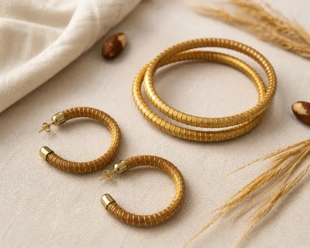 Conjunto Palha Dourado Brindo Argolas + 2 Pulseiras
