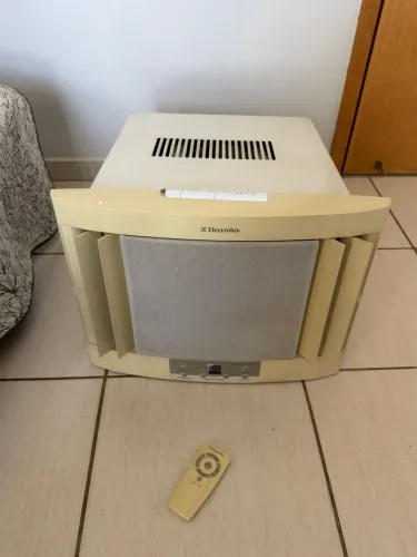 Ar condicionado de janela com controle remoto