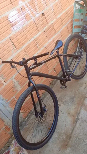 VENDO BICICLETA ARO 29, ARO 26 OU TROCO EM IPHONE. + MESINHA E ADAPTADOR DE GARFO DE BRIND
