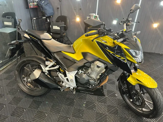 Vendo CB300 Twister zerada