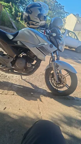 Vende-se  Fz25