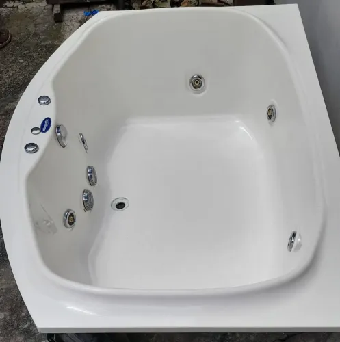 Banheiras Hidromassagem completacom motore encanamento, só instalar( Oferta)