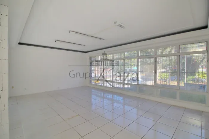 Casa Comercial ou Residencial - Com frente para Avenida Sumaré - 6 Salas - 360m².
