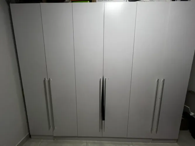 Guarda roupa branco 6 portas
