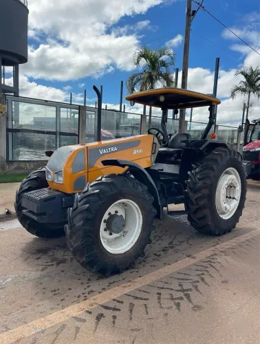 TRATOR AGRÍCOLA