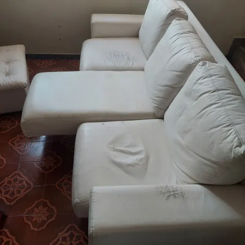 Sofá 3 lugares retratil, 1 puff, 01 poltrona em Courino branco