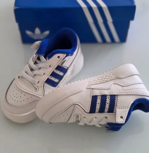 Tênis Adidas infantil Tam 20