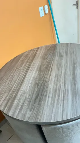 Mesa 4 lugares(cadeiras embutidas)