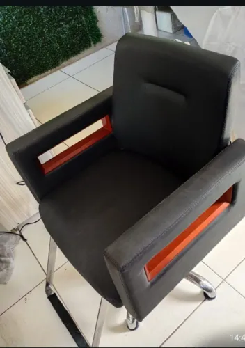 Vendo carrinho auxiliar, lavatório e cadeira para salão!