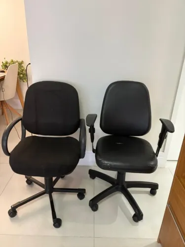 2 cadeiras de escritório giratória