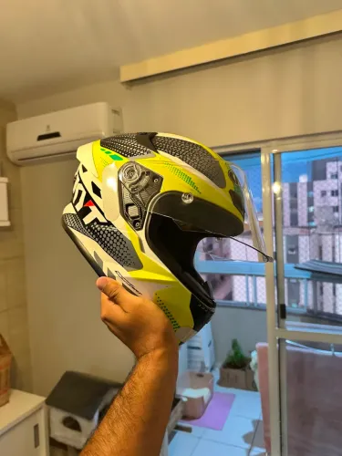 Vendo, Capacete KYT