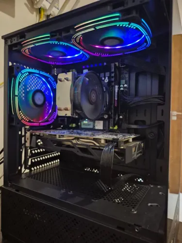 PC Gamer Intel Xeon E-5 2680V4, RX580 2048SP Gigabyte, 16GB RAM 3200Mhz DDR4, SSD256GB+HDD