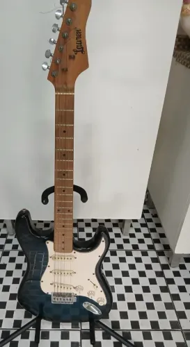 Guitarra Stratocaster Lauren