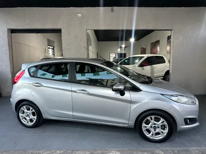 Ford Fiesta 1.6 16V Flex Mec. 5P 2015