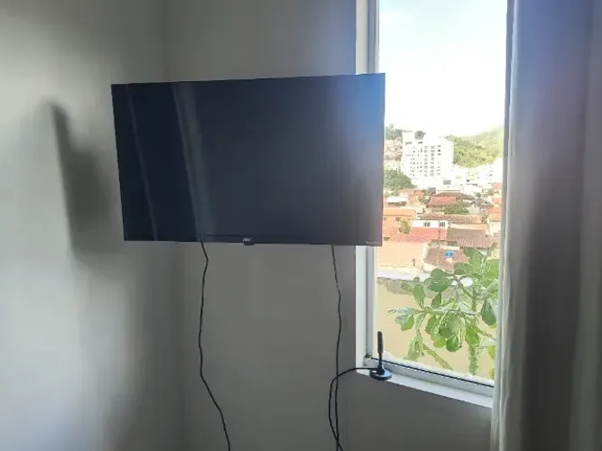 Smart TV AOC 32" Roku TV LED Preta - Pouquíssimo Uso (Impecável)