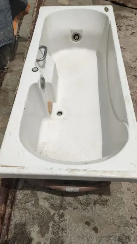 Vendo uma Banheira para quarto