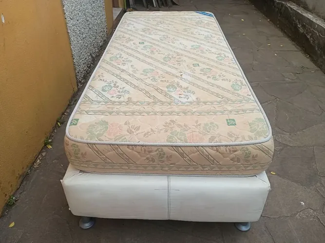 Conjunto box, tamanho solteiro.