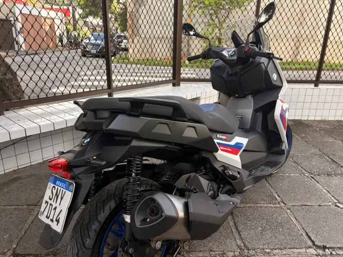 Oportunidade. Maxiscooter BMW C400x Sport muito nova! 