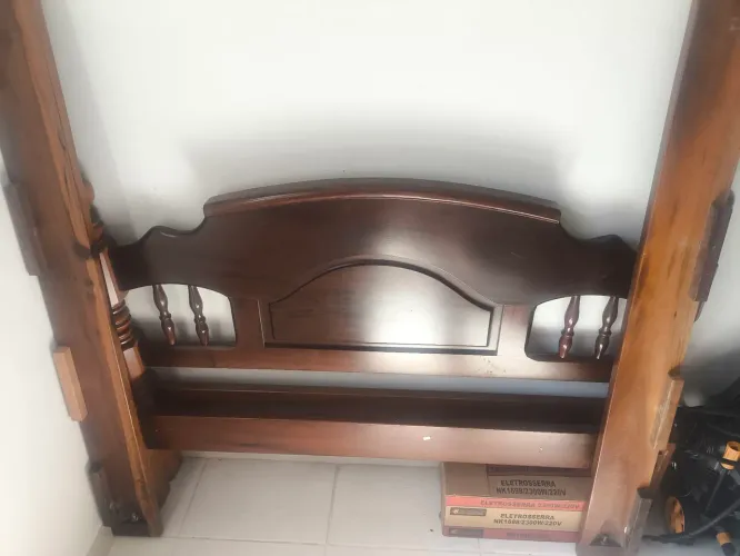 Cama de Madeira Maciça com colchão