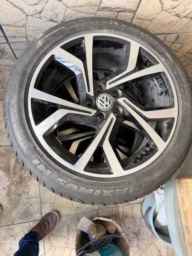 RODAS ARO 17 205/50 COM PNEUS NOVOS